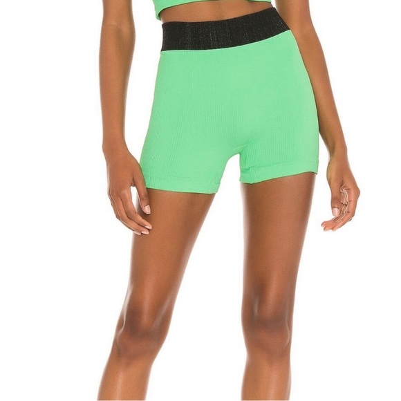 Free People Seamless Short in Fresh Cut, Size M/L New - Picture 2 of 5